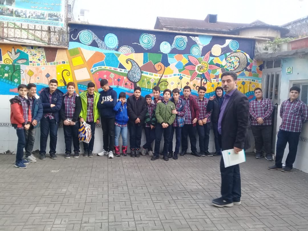 عکس های دسته جمعی در روز تحویل آثار درس فرهنگ و هنر