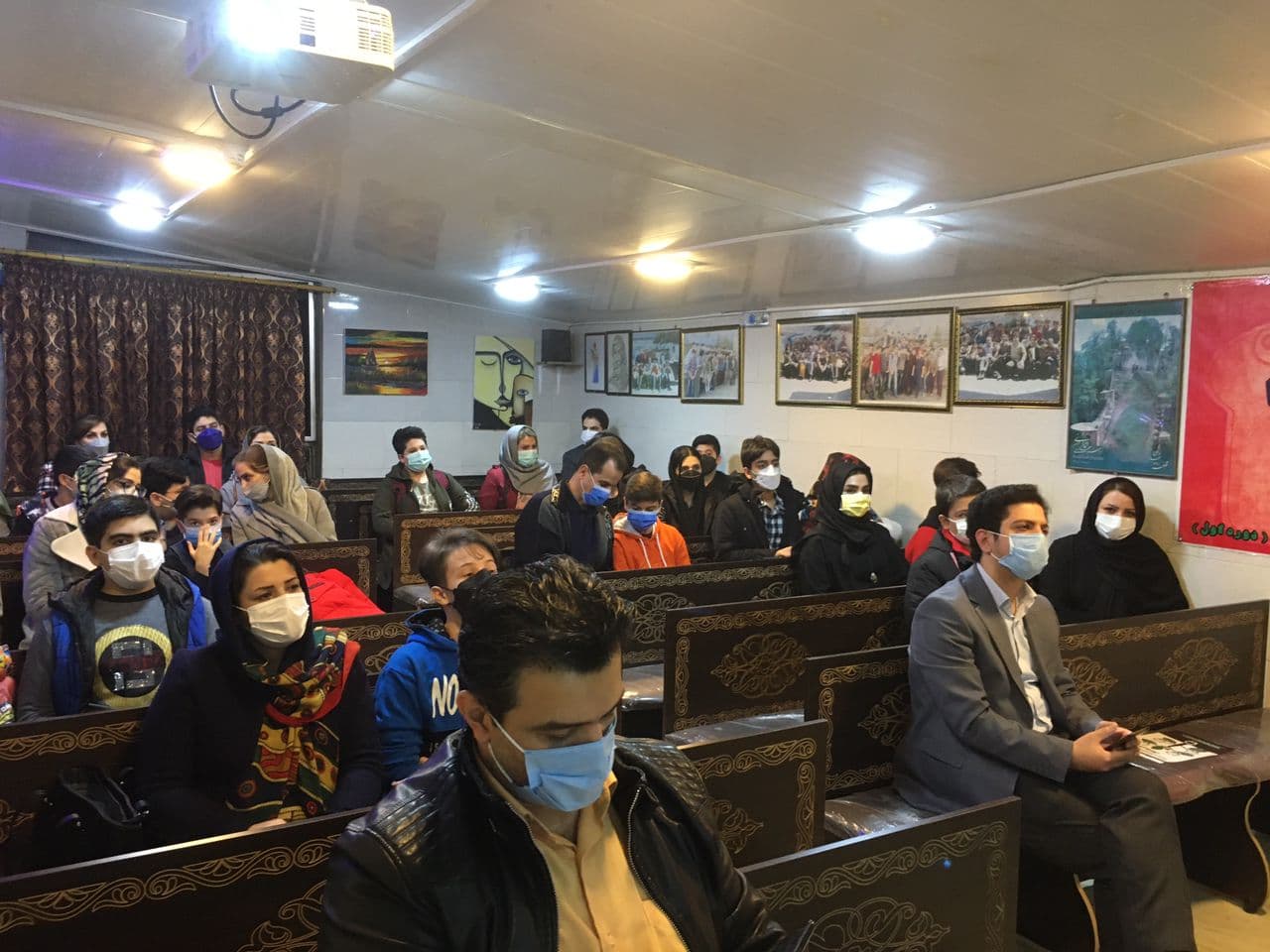 تجلیل از دانش آموزان شرکت کننده در بزرگداشت حافظ و مولانا